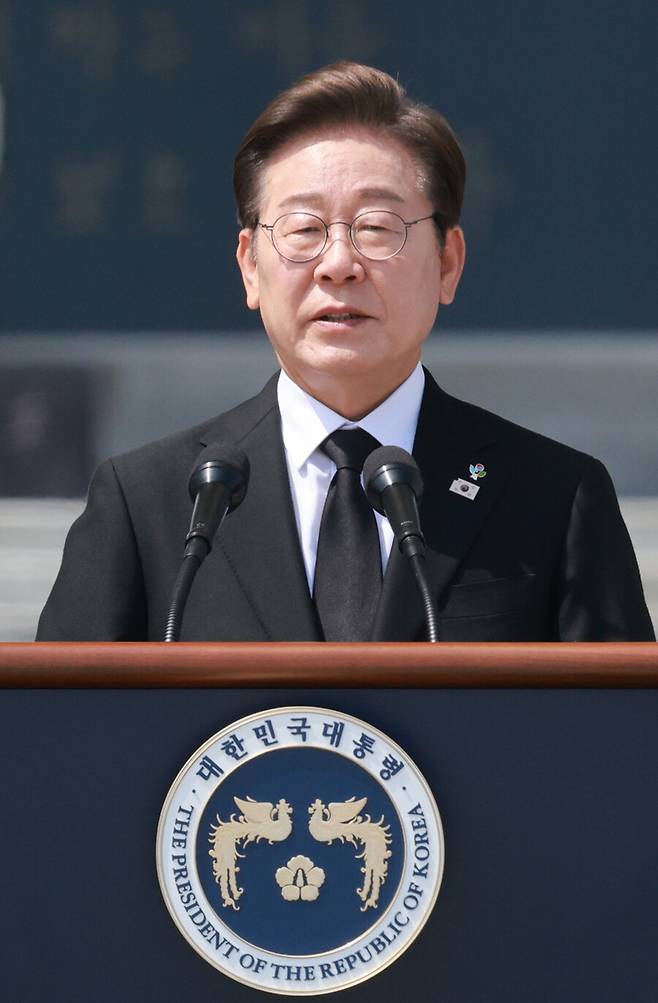 ▲ 이재명 대통령이 6일 서울 동작구 국립서울현충원에서 열린 70회 현충일 추념식에서 추념사를 하고 있다. 2025.6.6 [대통령실통신사진기자단]