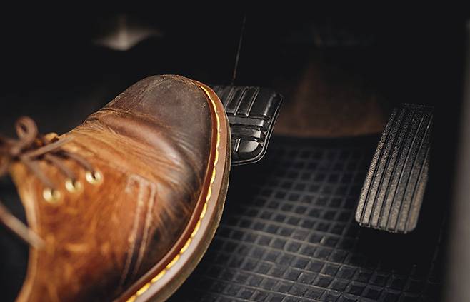 페달 오조작 방지장치를 도입하려면 애프터마켓부터 만드는 게 중요하다.[사진｜게티이미지뱅크]