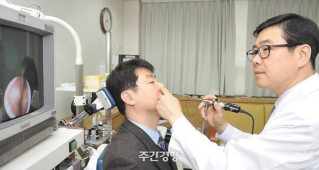 코는 호흡기계 1차 방어벽으로 이물질 흡입 방지, 감염병 예방 등의 효과를 발휘한다. / 경향신문 자료사진