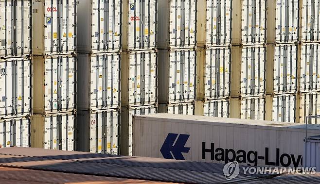 수출 컨테이너 [EPA 연합뉴스 자료사진. 재판매 및 DB 금지]
