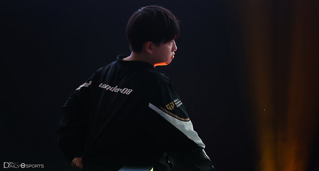 위기 상황에서도 차분히 다음 세트를 준비한 '원더08' 고원재.