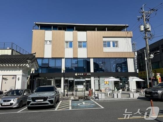 (충주=뉴스1) 윤원진 기자 = 7일 충북 충주시 성내충인동 주민들이 청년과 손잡고 지역 상권 활성화를 모색해 눈길을 끌고 있다.(자료사진)/뉴스1