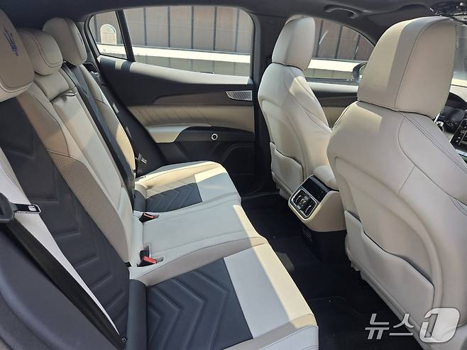 지난달 25일 경기 가평에서 촬영한 마세라티 중형 전기 스포츠유틸리티차(SUV) '그레칼레 폴고레'. 2025.05.27/뉴스1 김성식 기자