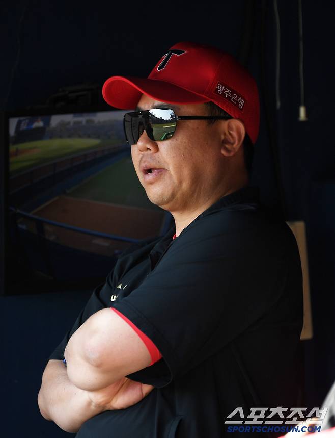 3일 잠실구장에서 열린 두산 베어스와 KIA 타이거즈의 경기. KIA 이범호 감독이 생각에 잠겨 있다. 잠실=박재만 기자 pjm@sportschosun.com/2025.06.03/