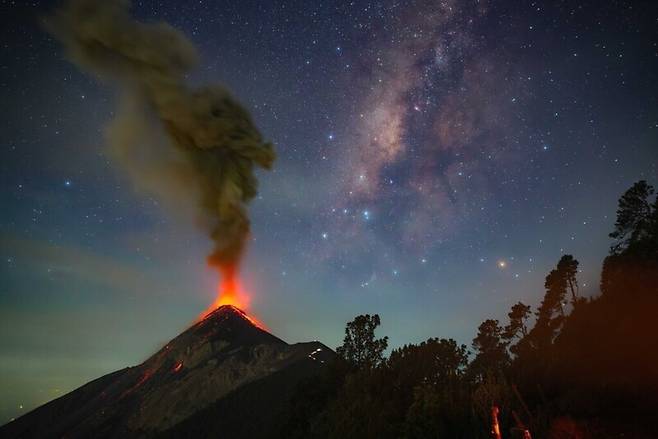 우주의 불. Sergio Montúfar/Capture the Atlas