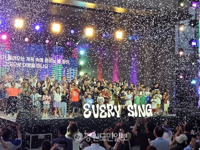 ▲ 2025 원주 에브리씽 페스티벌이 7일 연세대 미래캠퍼스 노천극장에서 개막, 뮤지션과 관객이 하나되는 장으로 펼쳐졌다. 권혜민