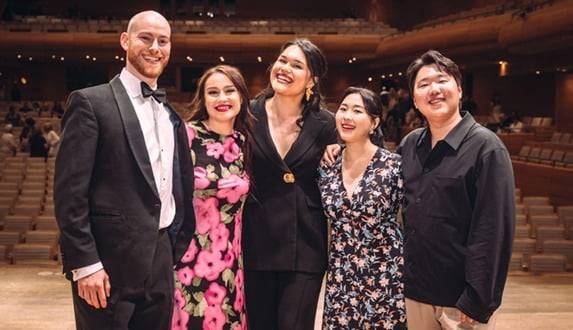 5명의 파이널리스트(시어도어 플랫, 줄리아 무지첸코 그린할호, 플뢰란 브룩웨이, 한예원, 황준호 순) /(c)CMIM 공식 홈페이지 제공