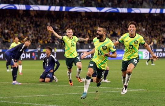 일본과의 경기에서 골 터뜨리며 기뻐하는 아지즈 베이치(16번). 사진[로이터=연합뉴스]