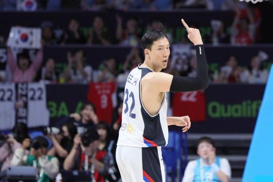 3점 넣는 빅맨. 사진[연합뉴스]