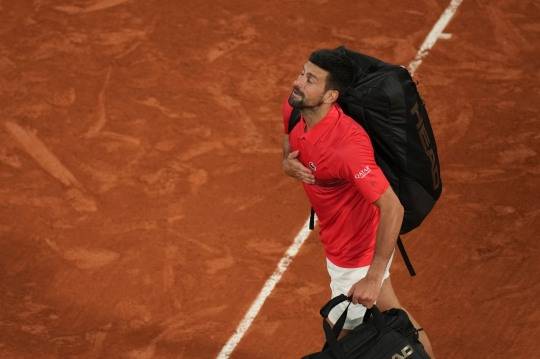 관중들에게 인사하는 조코비치. 사진[AP=연합뉴스]