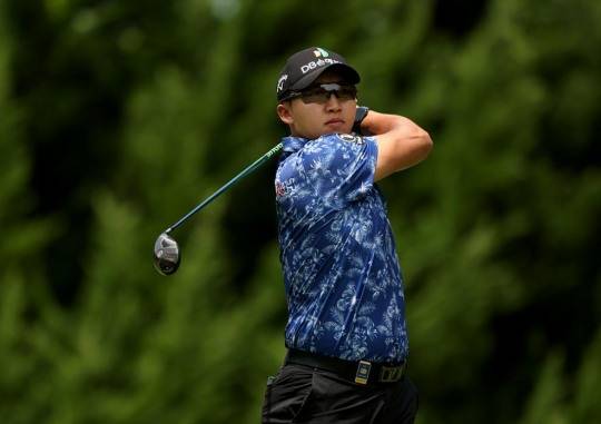 티샷 날리는 김홍택. 사진[연합뉴스]