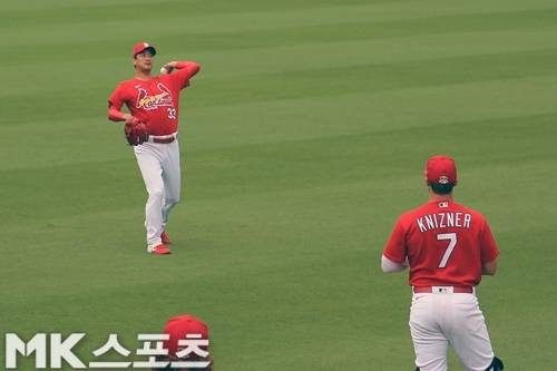 지난 2020년 세인트루이스 스프링캠프에서 김광현과 워밍업을 하고 있는 키즈너의 모습. 사진= MK스포츠 DB