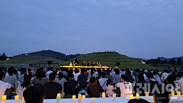 ▲6일 오후 순천만국가정원 내 호수공원에서 '앙상블 톤즈'의 캔들라이트 클래식 공연이 펼쳐지고 있다.2025.6.6. ⓒ프레시안(지정운)