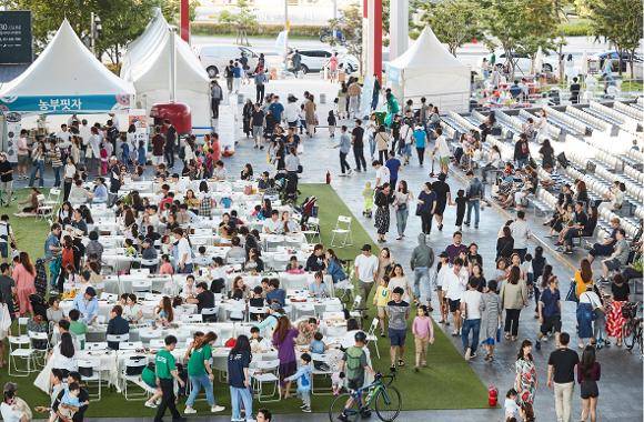 지난해 6월 부산 영화의전당 일대에서 열린 ‘2024 푸드필름페스타’ 행사장 모습. 사진제공=부산시