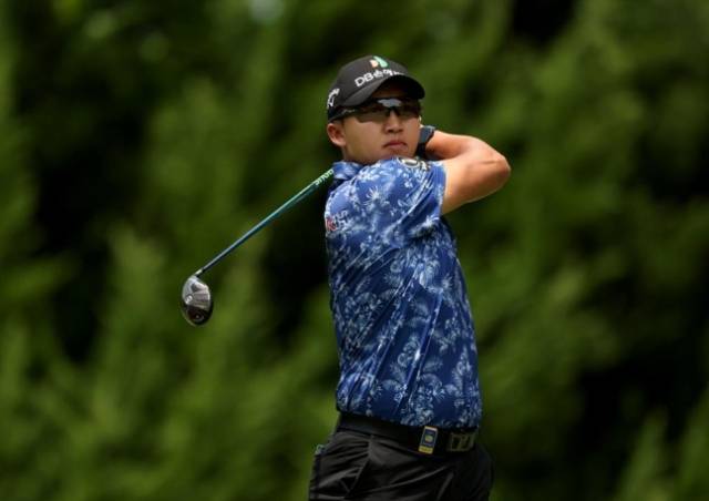 티샷하는 김홍택. 사진 제공=KPGA