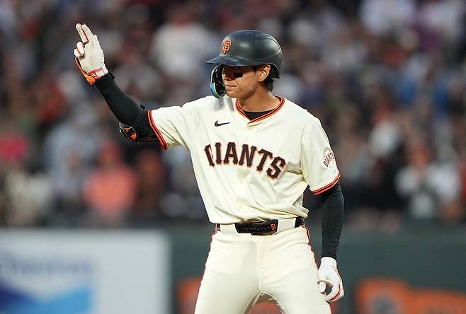 샌프란시스코 이정후가 5일 샌디에이고전 6회말 2루타를 때리고 세리머니하고 있다. AFP연합뉴스