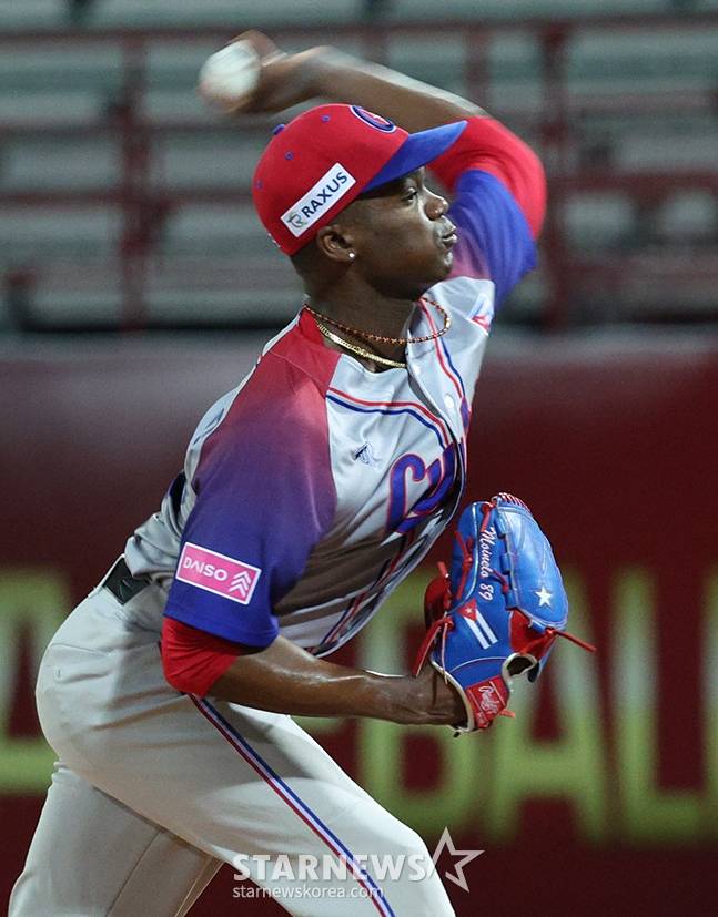 지난해 11월 프리미어12에서 한국 타선을 상대하고 있는 모이넬로. /사진=김진경 대기자