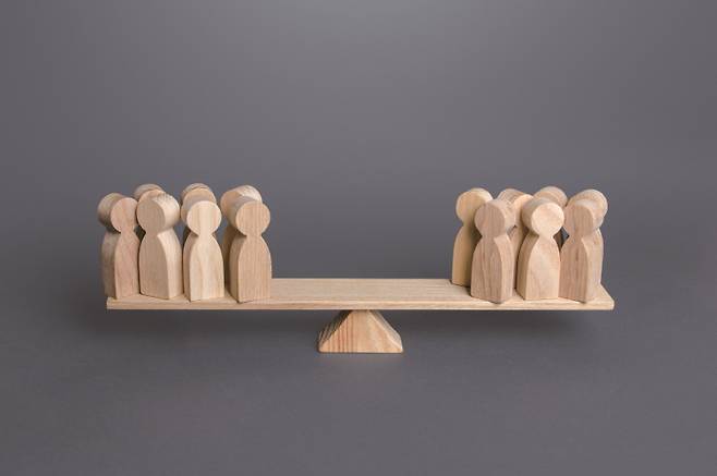 진영논리에 휩싸이면 정당한 개혁을 이뤄낼 수 없다.[사진｜게티이미지뱅크]