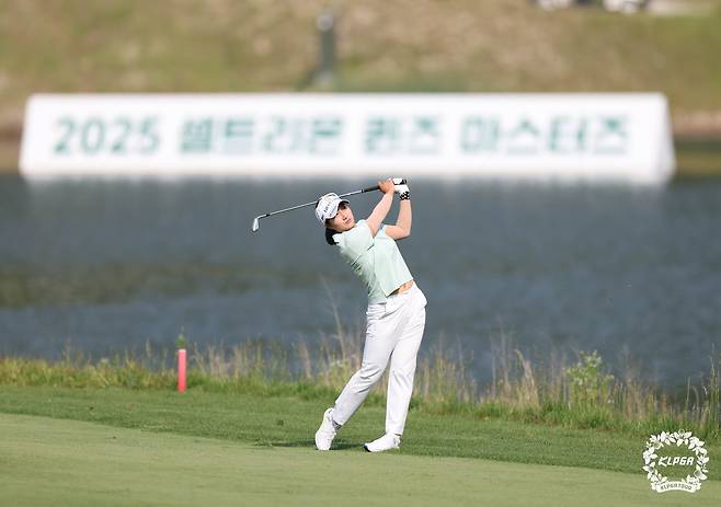 김시현의 2라운드 경기 모습.  [KLPGA 제공. 재판매 및 DB 금지]