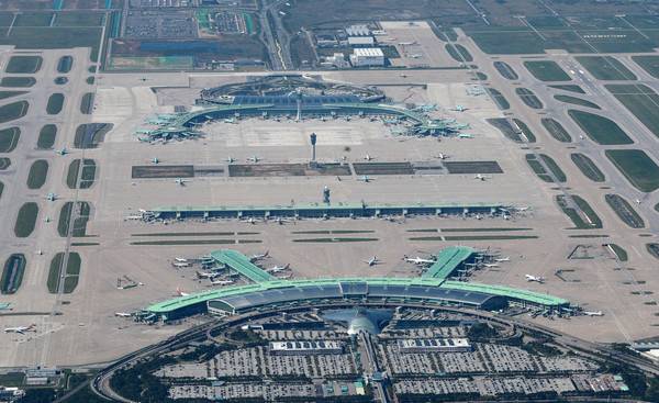 인천국제공항 제1, 2터미널 전경. <인천공항공사 제공>