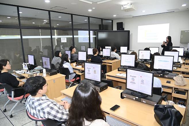 달성군은 최근 공무원의 디지털 실무역량 강화를 위해 128명의 직원을 대상으로 ‘생성형 AI 실무 활용 교육’을 진행했다. /대구 달성군 제공