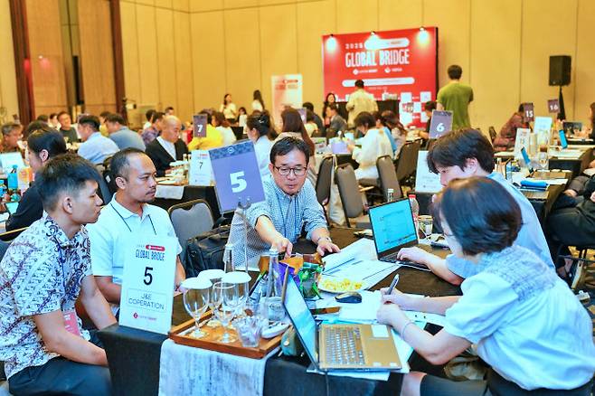 지난 4일 자카르타 그랜드 쉐라톤 간다리아시티호텔에서 진행된 ‘글로벌 브릿지 인 인도네시아’ 수출상담회 전경. (사진=롯데마트)