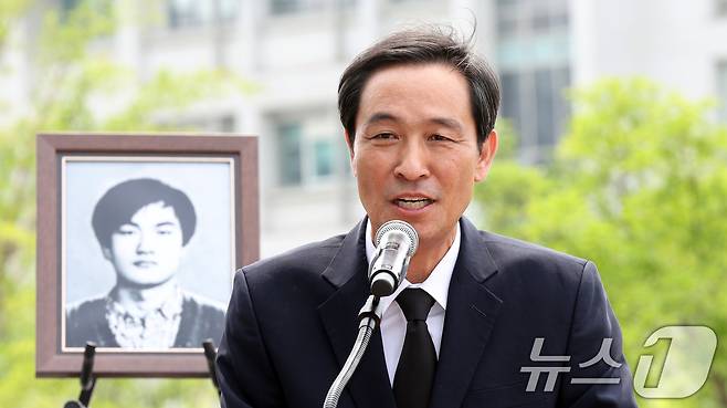 5일 서울 서대문구 연세대학교에서 열린 제37주기 이한열 추모식에서 우상호 (사)이한열기념사업회 이사장이 인사말을 하고 있다. 2024.6.5/뉴스1 ⓒ News1 김명섭 기자