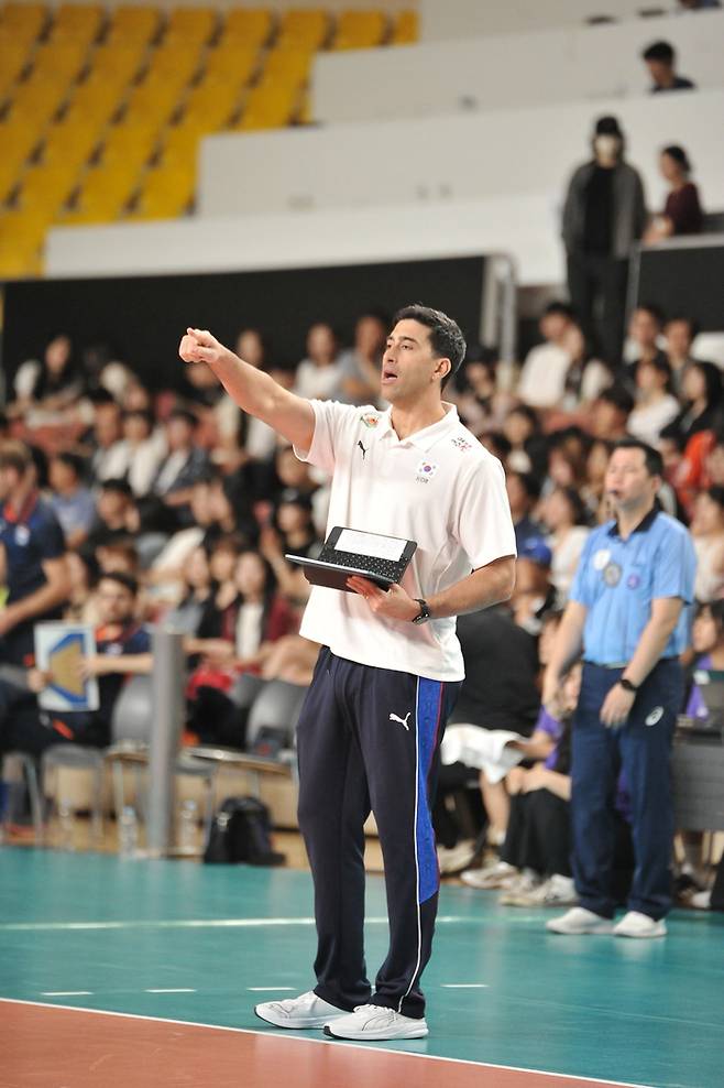 이사나예 라미레스 감독. 사진 | 대한배구협회