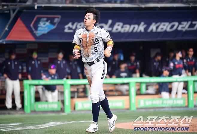 옛 동료들이 지켜보는 가운데 힘찬 주루.