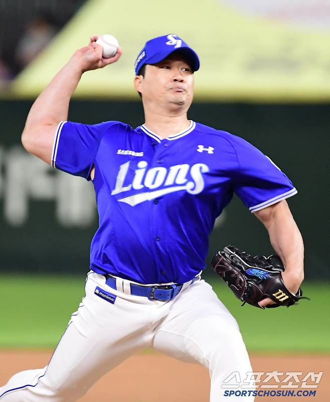 4일 인천 SSG랜더스필드에서 열린 KBO리그 SSG와 삼성의 경기. 8회말 투구하고 있는 삼성 오승환. 인천=송정헌 기자songs@sportschosun.com/2025.06.04/