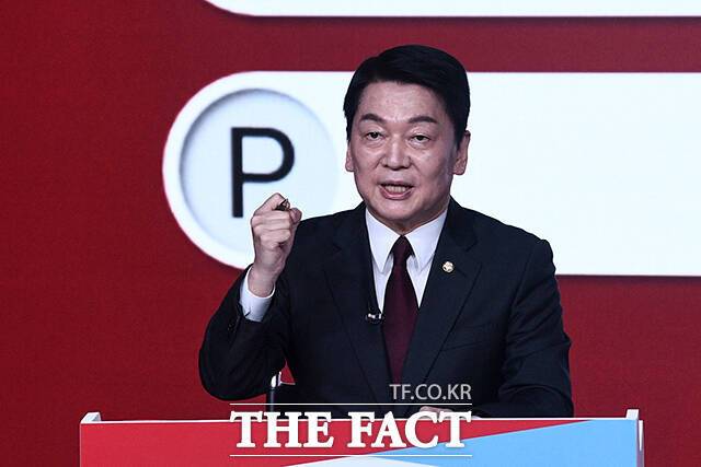 안철수 국민의힘 의원이 김경수 전 경남도지사의 행정안전부 장관 기용설과 관련해 "전과자와 무능력자의 재활용 공화국, 이것이 이재명 대통령이 말하는 '진짜 대한민국'이냐"며 강하게 비판했다. /서예원 기자