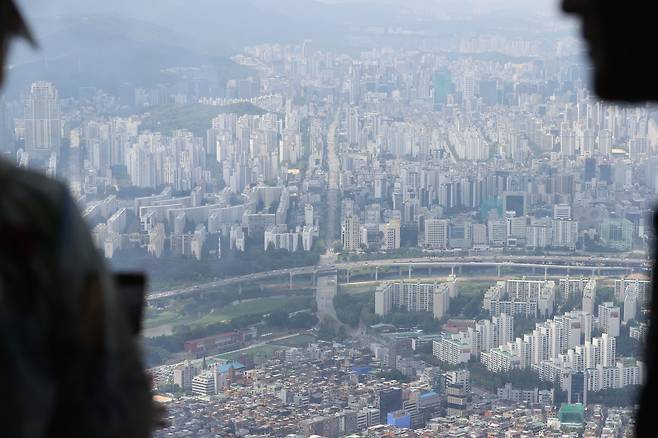 8일 서울 송파구 서울스카이에서 본 일대 아파트. /연합뉴스