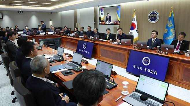 이재명 대통령이 5일 서울 용산 대통령실 청사에서 열린 국무회의를 주재하고 있다.ⓒ 대통령실통신사진기자단