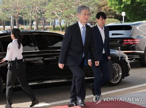 전국법관대표회의가 열리는 지난 5월26일 조희대 대법원장이 서울 서초구 대법원으로 출근하고 있다.   [연합뉴스]