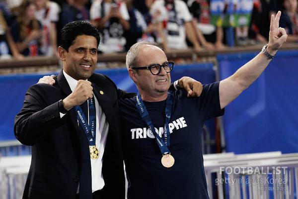 파리생제르맹(PSG)의 나세르 알켈라이피 회장(왼쪽)과 루이스 캄포스 어드바이저. 게티이미지코리