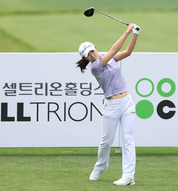 2025년 한국여자프로골프(KLPGA) 투어 셀트리온 퀸즈 마스터즈 우승을 차지한 이가영 프로가 최종라운드에서 경기하는 모습이다. 사진제공=KLPGA