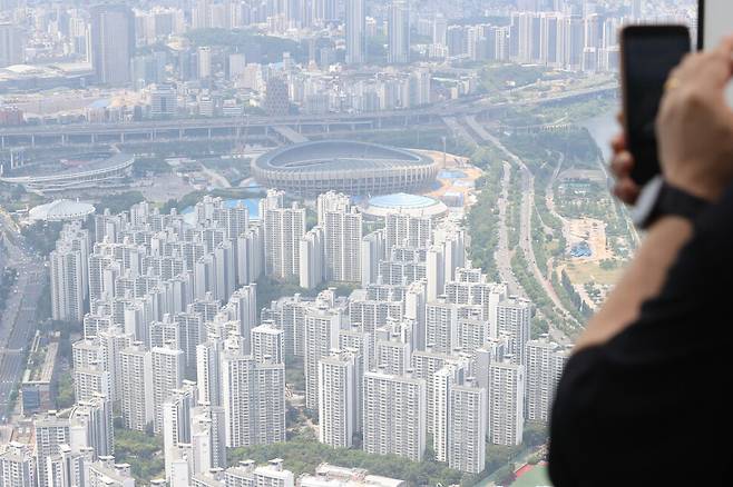 8일 서울 송파구 서울스카이에서 본 일대 아파트. 연합뉴스