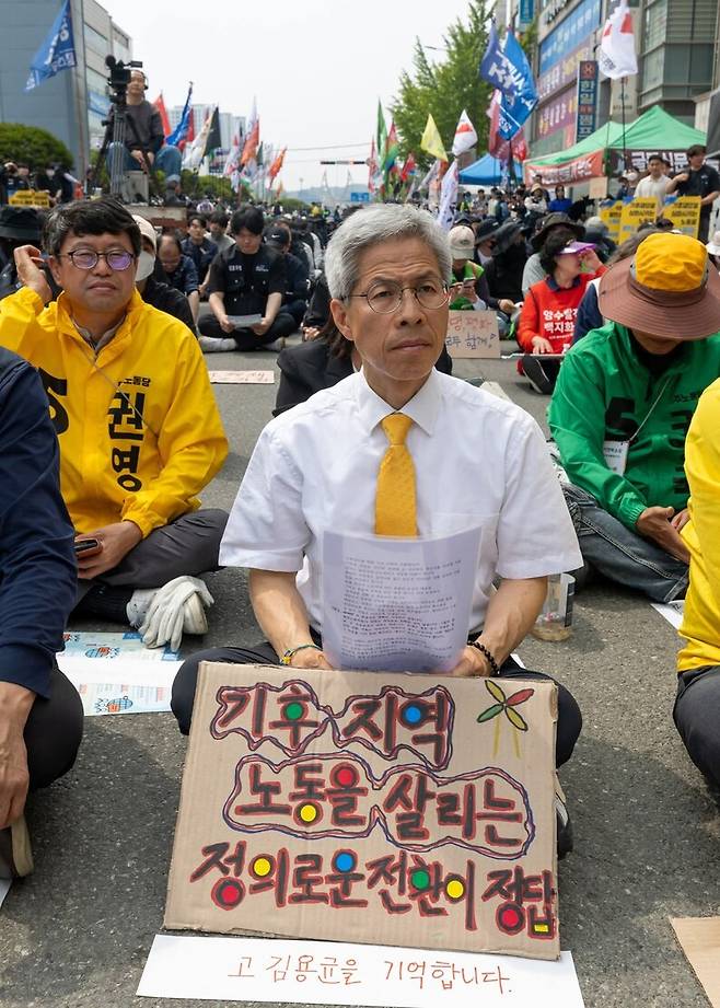 권영국 민주노동당 후보가 5월31일 충남 태안을 찾아 ‘정의로운 전환을 위한 412행진’에 참석했다. 권 후보 페이스북 갈무리