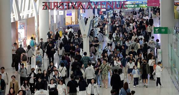 인천국제공항 제1여객터미널 출국장 내 면세점 구역 모습. [사진=연합뉴스]