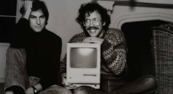 스티브 잡스(왼쪽)과 빌 앳킨슨. [사진=연합뉴스]