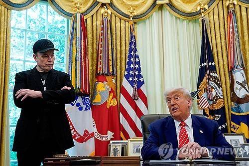 백악관에서 기자회견 한 트럼프 대통령과 일론 머스크. [사진=연합뉴스]