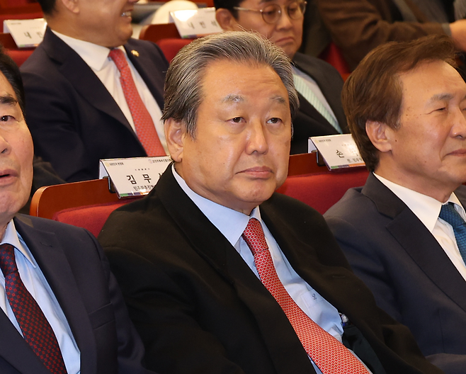 국회 도서관에서 지난 3월 열린 ‘분권형 권력구조 개헌 대토론회’에 참여한 김무성 국민의힘 상임고문. 연합뉴스