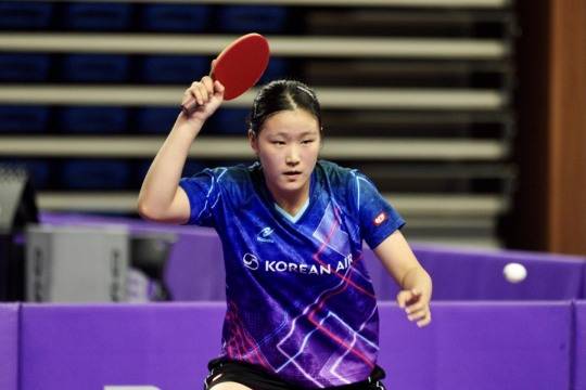 커트 수비 준비하는 대한항공의 이승은. 사진[연합뉴스]