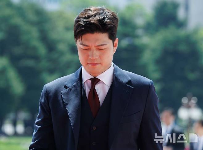 [서울=뉴시스] 국회사진기자단= 김용태 국민의힘 비상대책위원이 4일 오전 서울 여의도 국회의사당에서 열린 제21대 대통령 취임선서식에 참석하고 있다.2025.06.04. photo@newsis.com