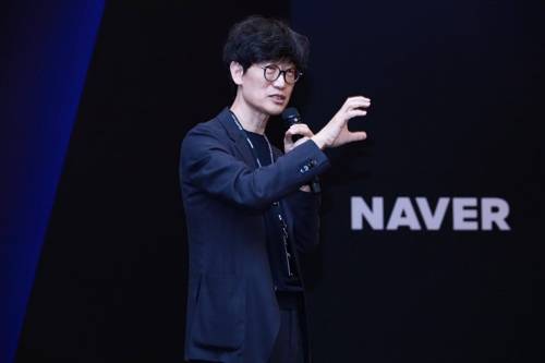 네트워킹 행사에서 발표하는 이해진 네이버 이사회 의장 이해진 네이버 이사회 의장이 지난 5일(현지시간) 네이버의 첫 해외 투자법인 '네이버 벤처스' 설립을 앞두고 미국 실리콘밸리에서 열린 네트워킹 행사에서 발표하고 있다. 2025.6.8 [네이버 제공. 재판매 및 DB 금지]