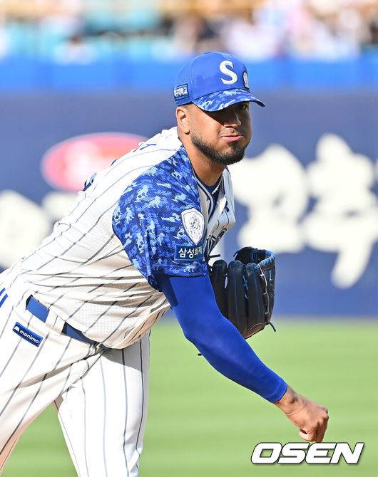 [OSEN=대구, 이석우 기자] 7일 대구삼성라이온즈파크에서 2025 신한 SOL 뱅크 KBO 리그 삼성 라이온즈와 NC 다이노스의 경기가 열렸다. 홈팀 삼성은 레예스가, 방문팀 NC는 신민혁이 선발 출전했다. 삼성 라이온즈 선발 투수 레예스가 역투하고 있다. 2025.06.07 / foto0307@osen.co.kr