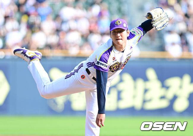 [OSEN=잠실, 최규한 기자] 8일 서울 잠실야구장에서 ‘2025 신한 SOL Bank KBO리그’ 두산 베어스와 롯데 자이언츠의 경기가 열렸다.홈팀 두산은 곽빈, 방문팀 롯데는 알렉 감보아를 선발로 내세웠다.1회초 두산 선발 곽빈이 힘차게 공을 뿌리고 있다. 2025.06.08 / dreamer@osen.co.kr