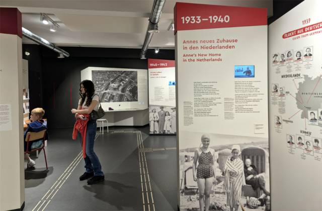 ▲ 베를린 ‘안네 프랑크 센터’ 내부. 홀로코스트 교육장으로 쓰이는 이곳엔 해마다 많은 청소년 관람객들이 몰려든다. Ⓒ김재명