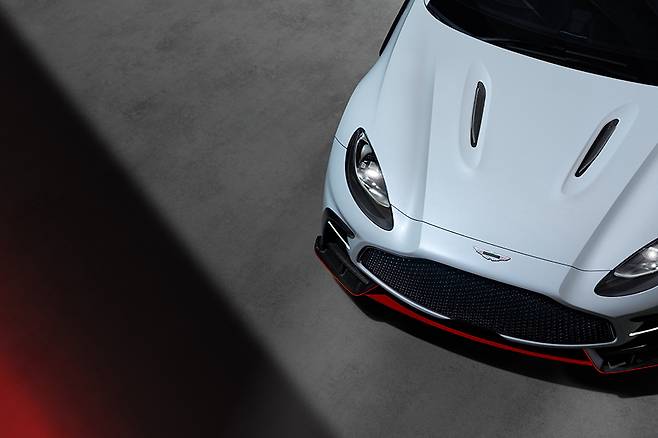 애스턴마틴 DBX S