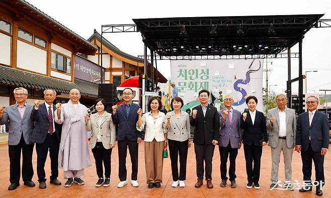 용인특례시(시장 이상일)는 고려시대 대몽 항쟁의 승리인 ‘처인승첩’을 기념하고, 김윤후 승장과 처인부곡민의 호국정신을 기리는 ‘제34회 처인성문화제’를 지난 6월 7일 처인구 남사읍 처인성 일원에서 성황리에 개최했다. 사진제공｜용인시